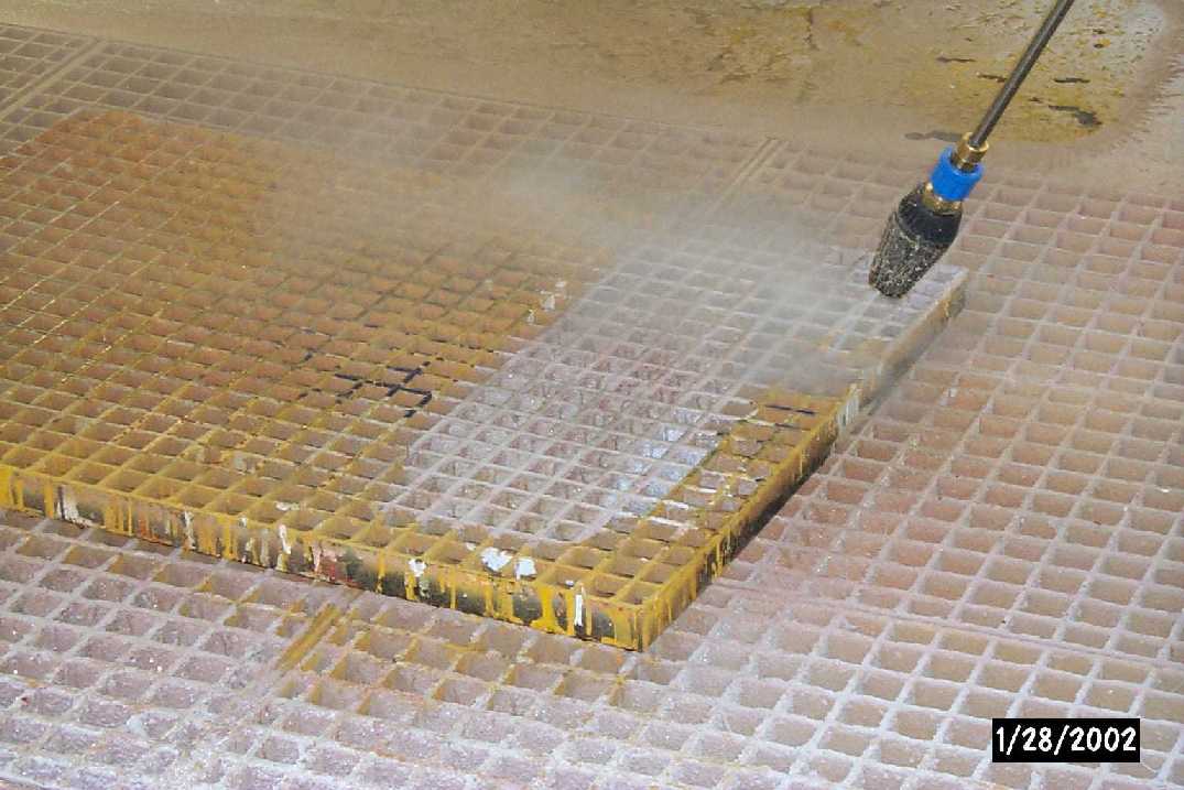 涂裝車間滑橇格柵除漆高壓清洗機應用